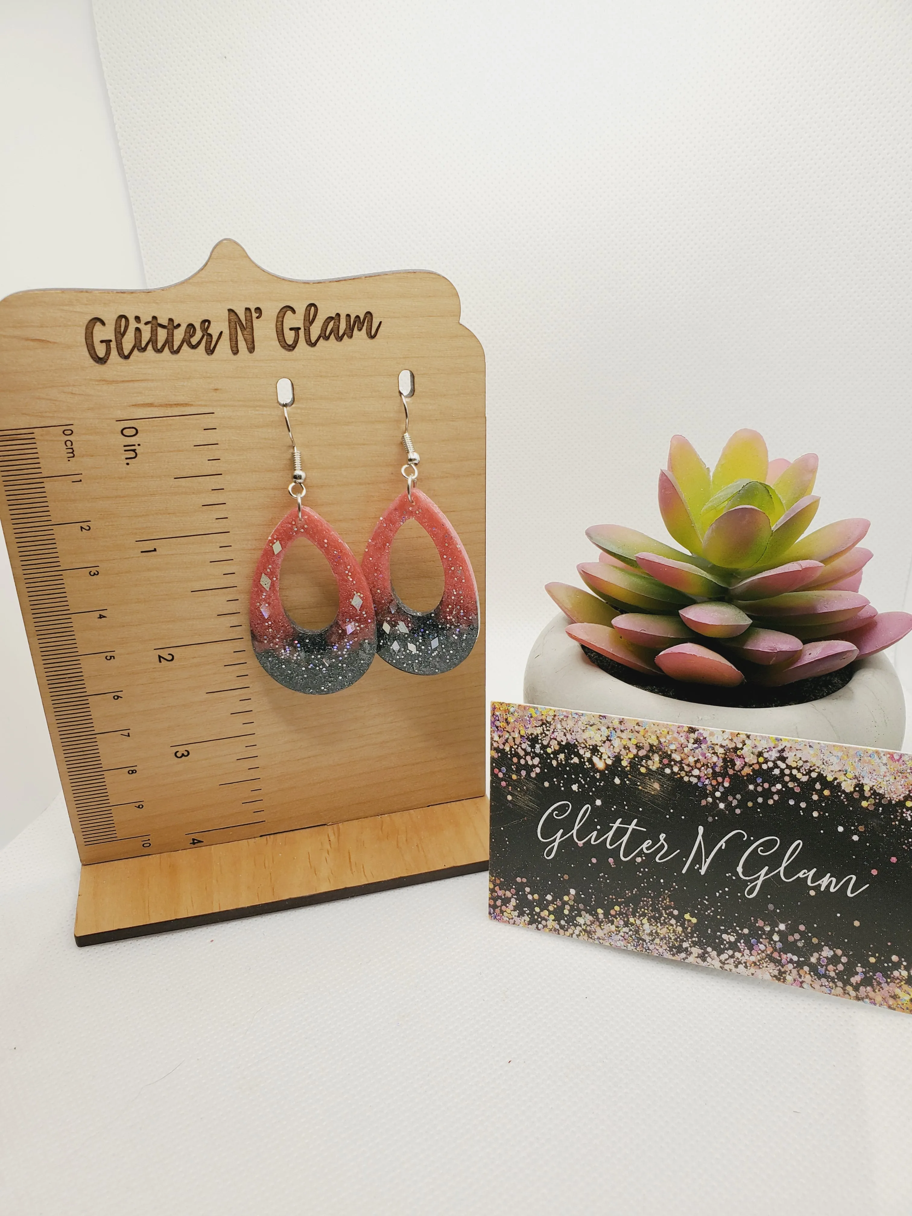 1257 Ombre Pink to Black Glitter Resin Open Teardrop Dangle Earrings
