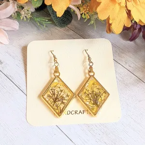 Diamond Shaped Dried Flower Dangle earrings