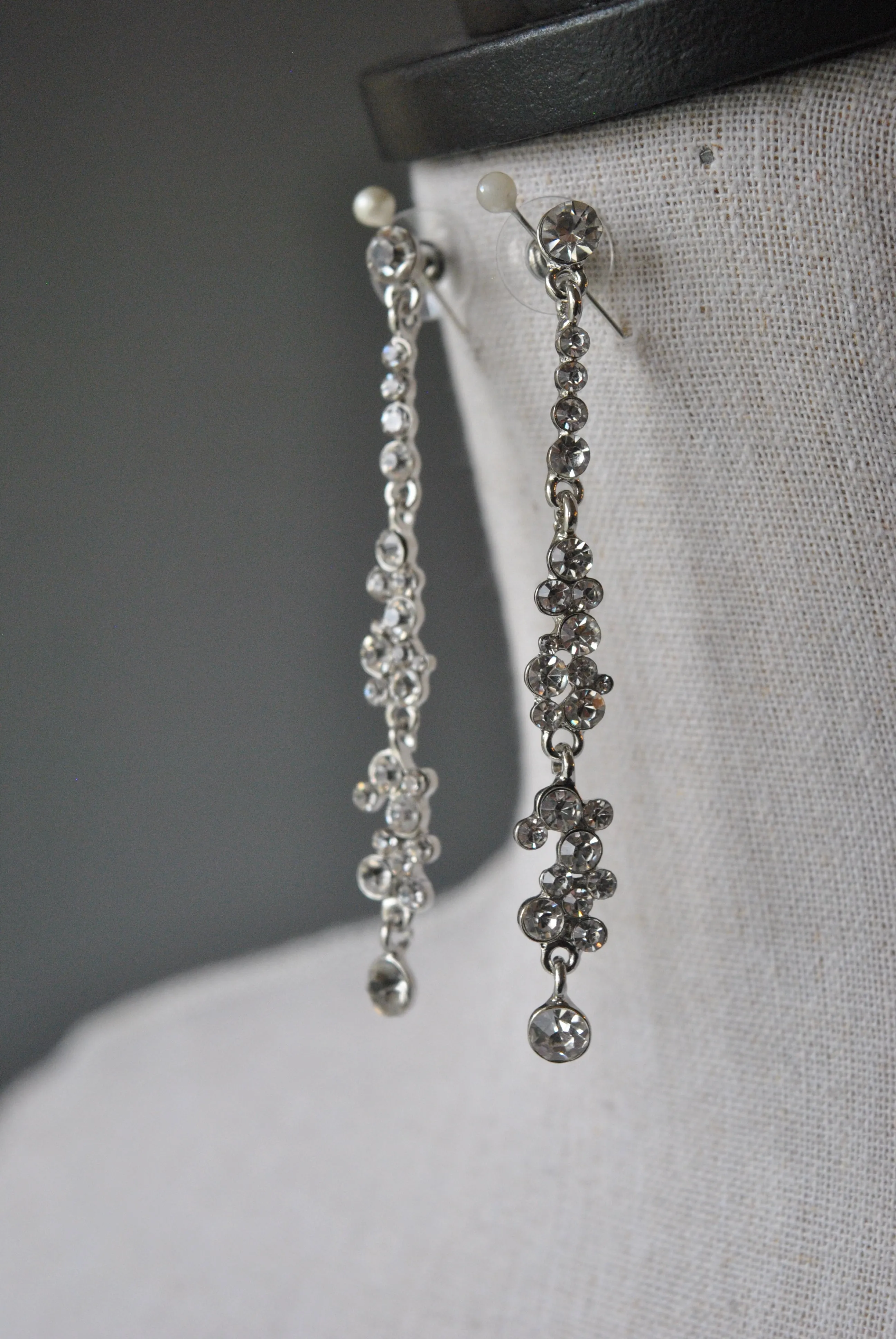 FASHION COLLECTION - CRYSTAL CLEAR DROP EARRINGS