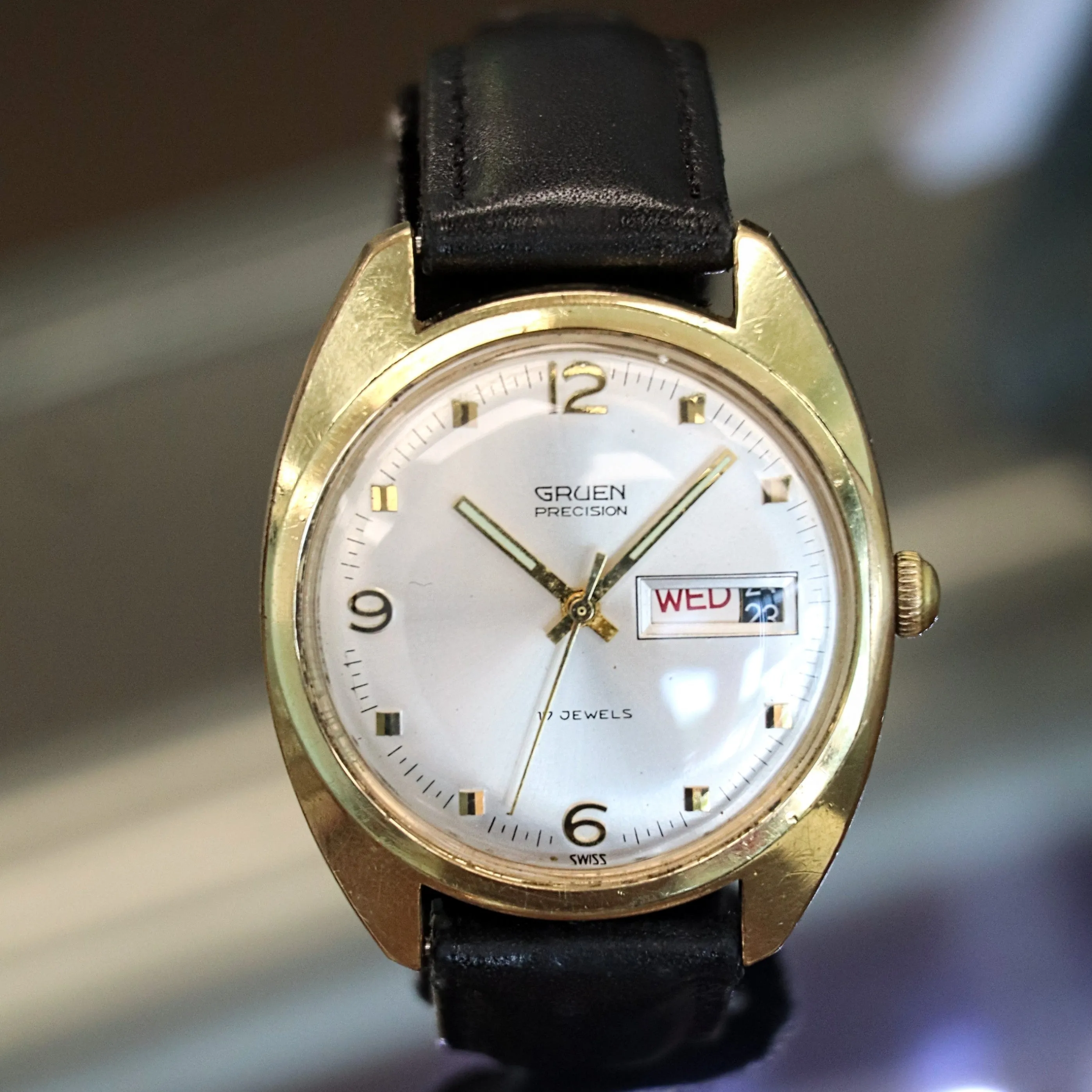 Gruen Precision 17 Jewels Watch Cal. 512CD Day/Date Indicator Swiss Made Wristwatch