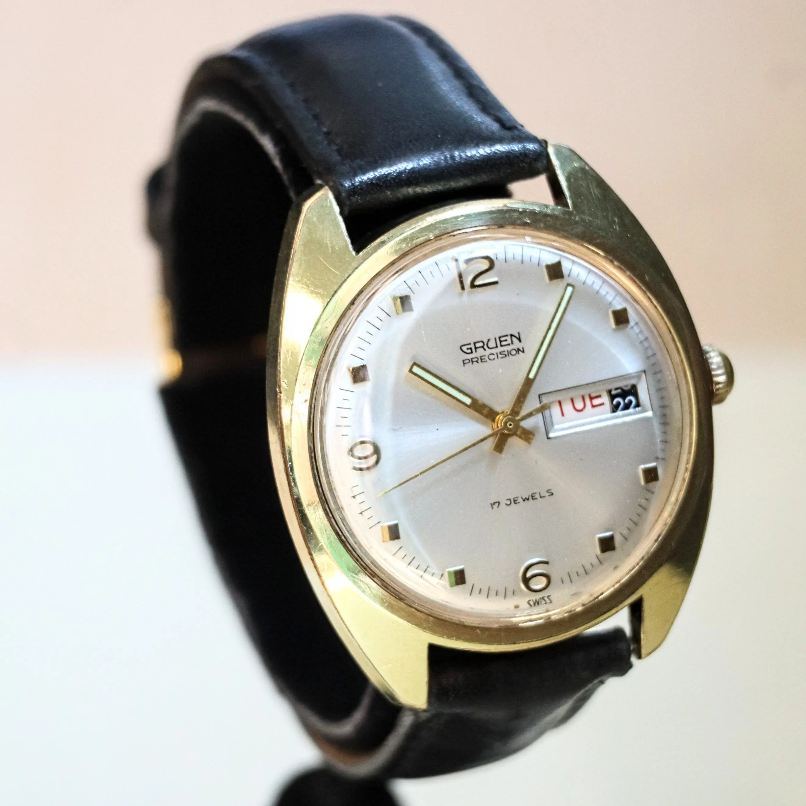 Gruen Precision 17 Jewels Watch Cal. 512CD Day/Date Indicator Swiss Made Wristwatch