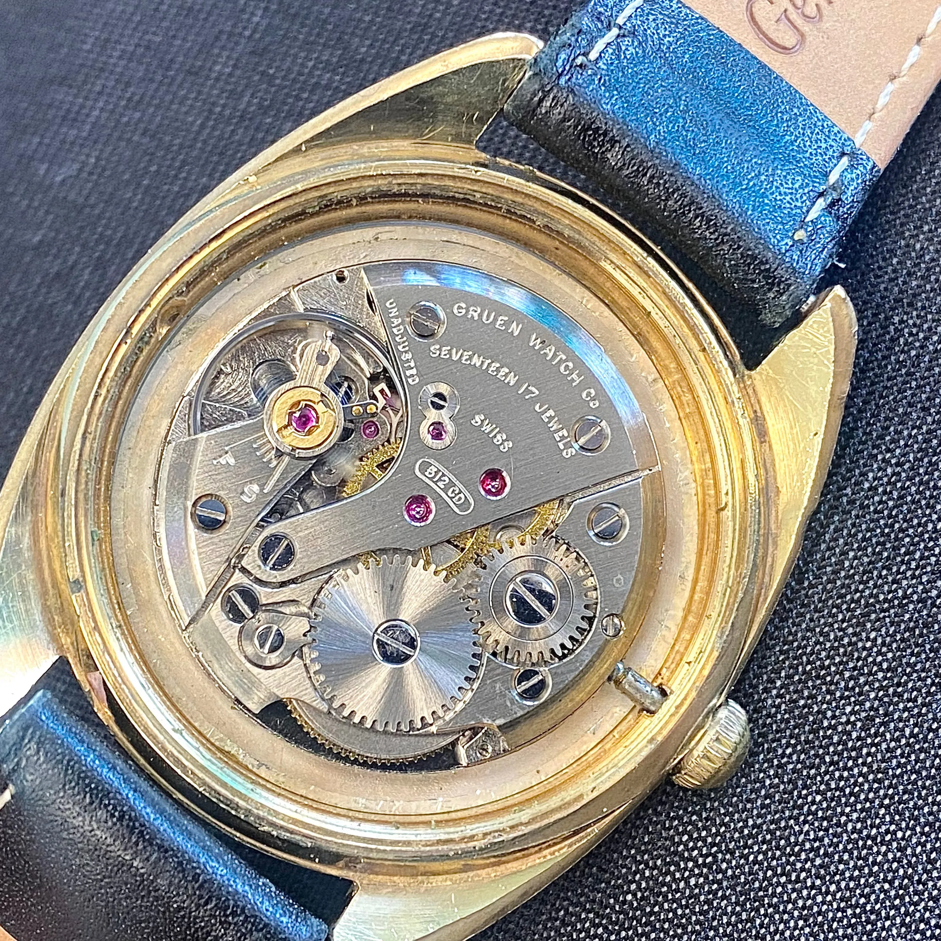 Gruen Precision 17 Jewels Watch Cal. 512CD Day/Date Indicator Swiss Made Wristwatch