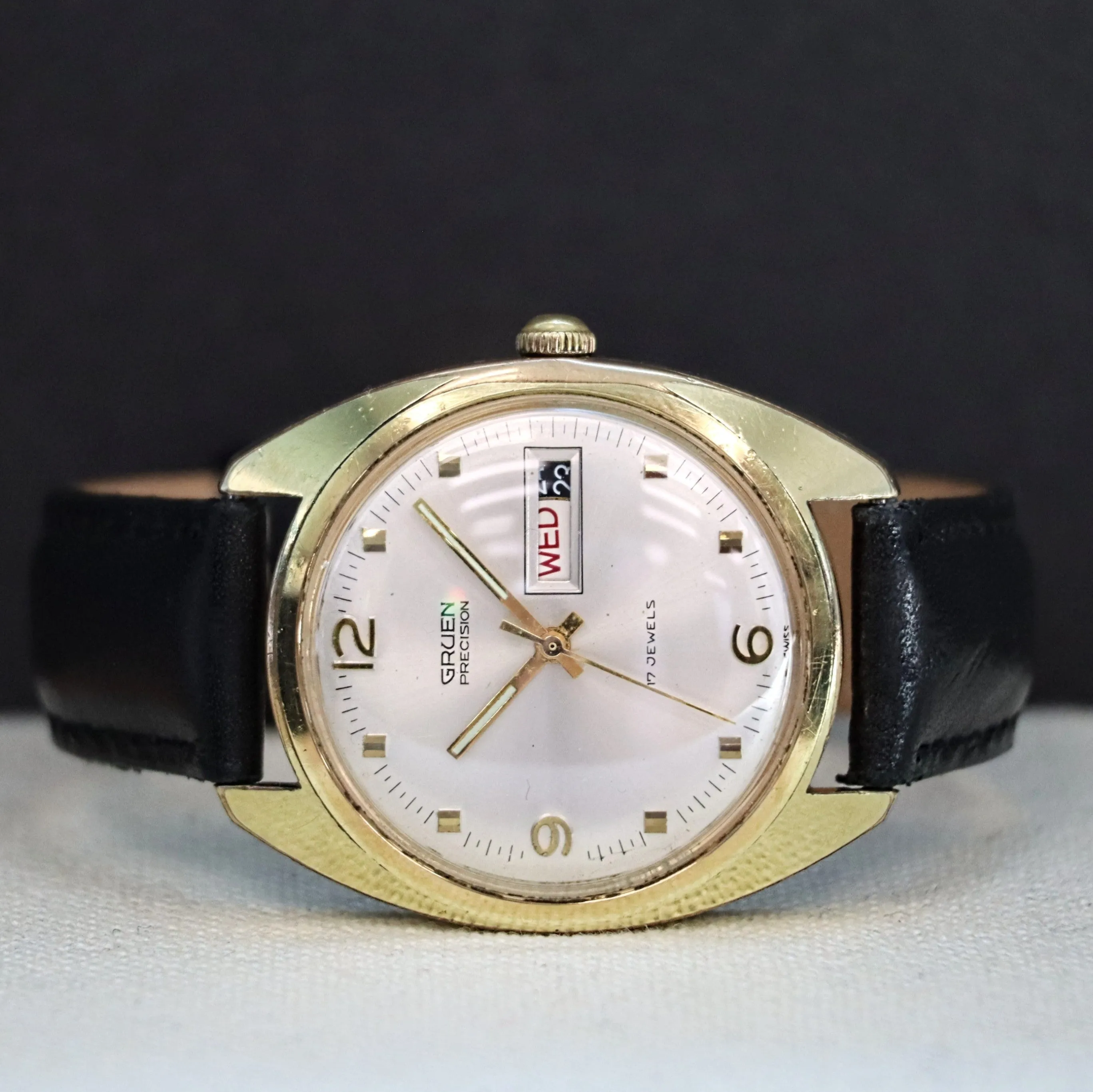 Gruen Precision 17 Jewels Watch Cal. 512CD Day/Date Indicator Swiss Made Wristwatch