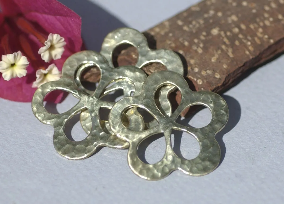 Hammered Flower with Teardrop Cutout Metal 31mm