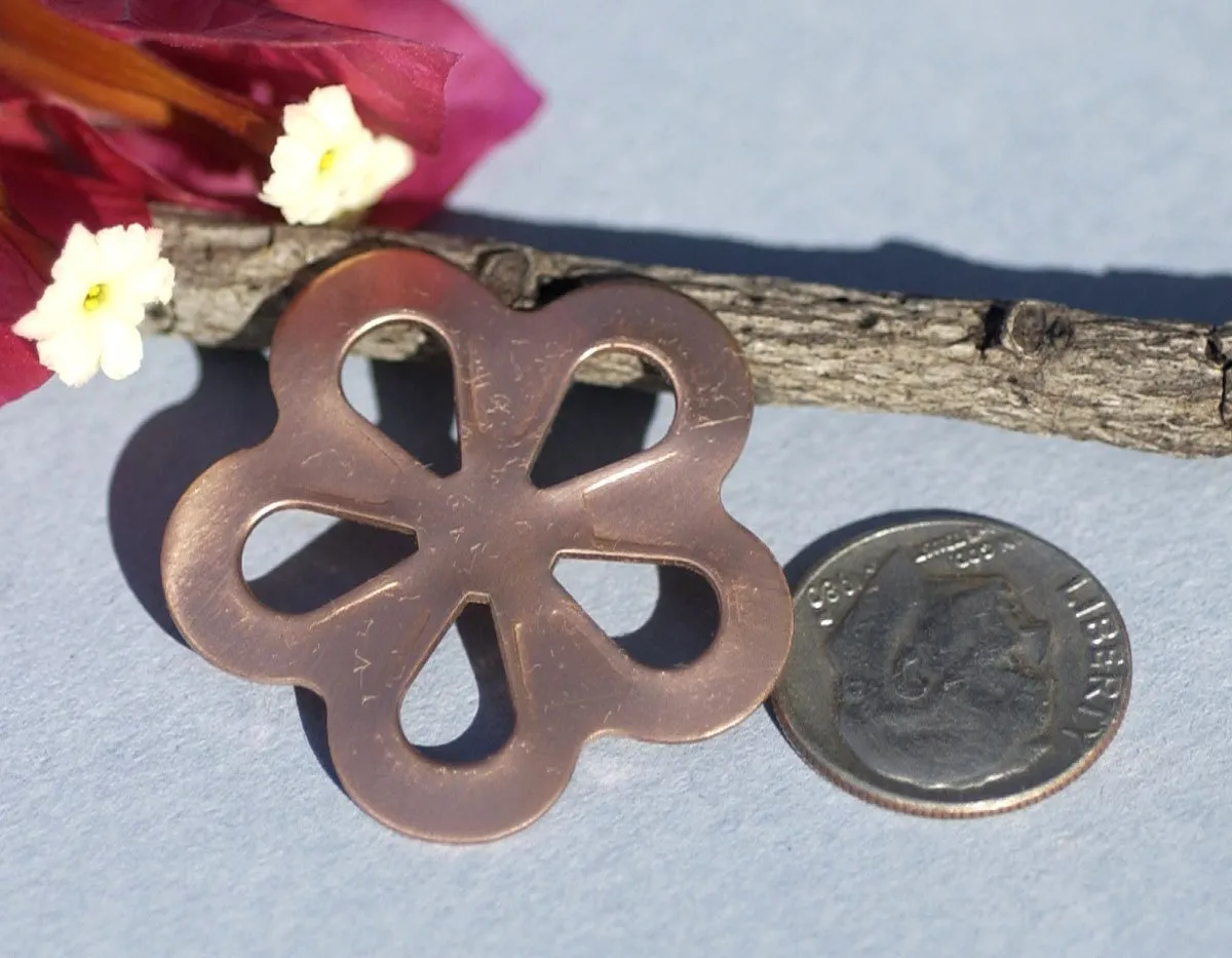 Hammered Flower with Teardrop Cutout Metal 31mm