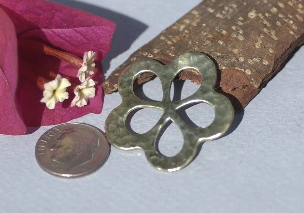 Hammered Flower with Teardrop Cutout Metal 31mm
