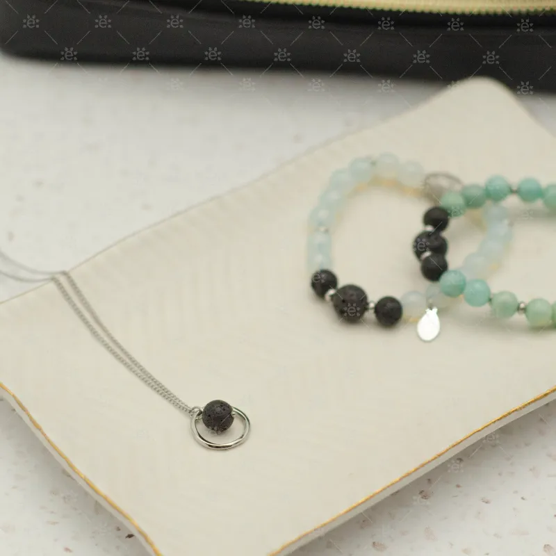 Kaliah : Twist Circle Lava Necklace