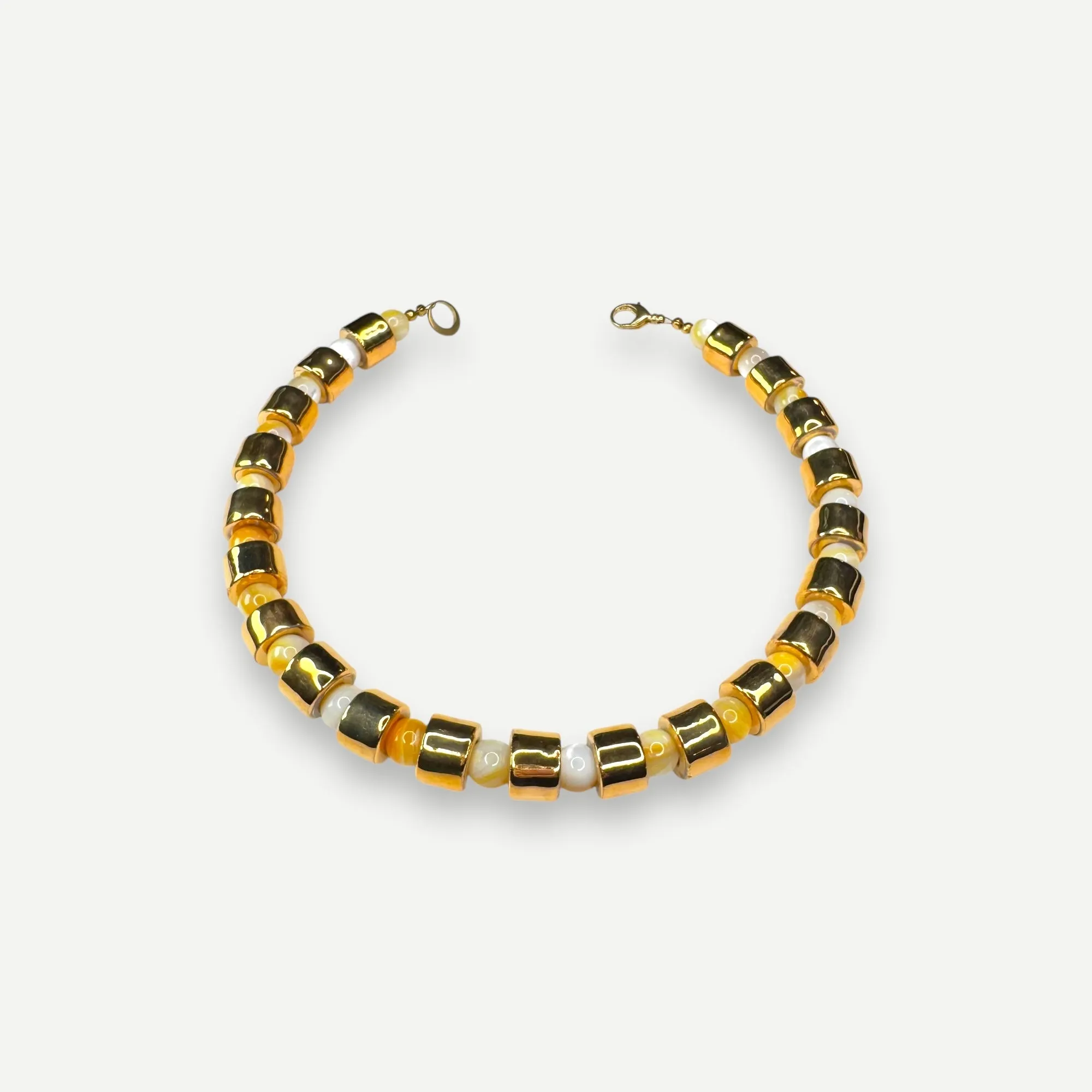 KARAT & MOTHER OF PEARL SUNDRY.  BEAD TWO.