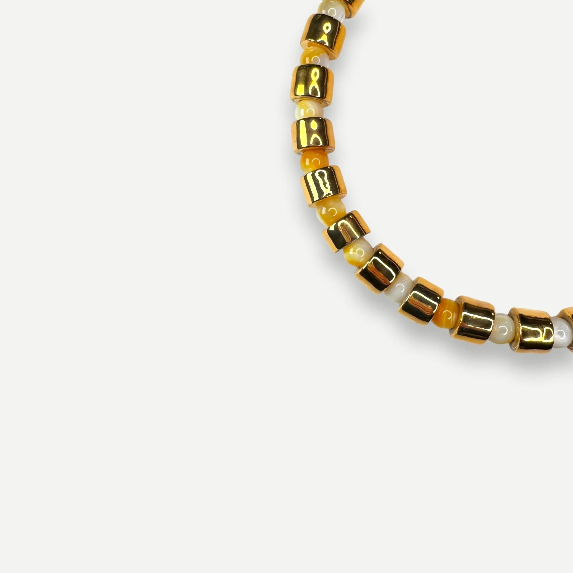 KARAT & MOTHER OF PEARL SUNDRY.  BEAD TWO.