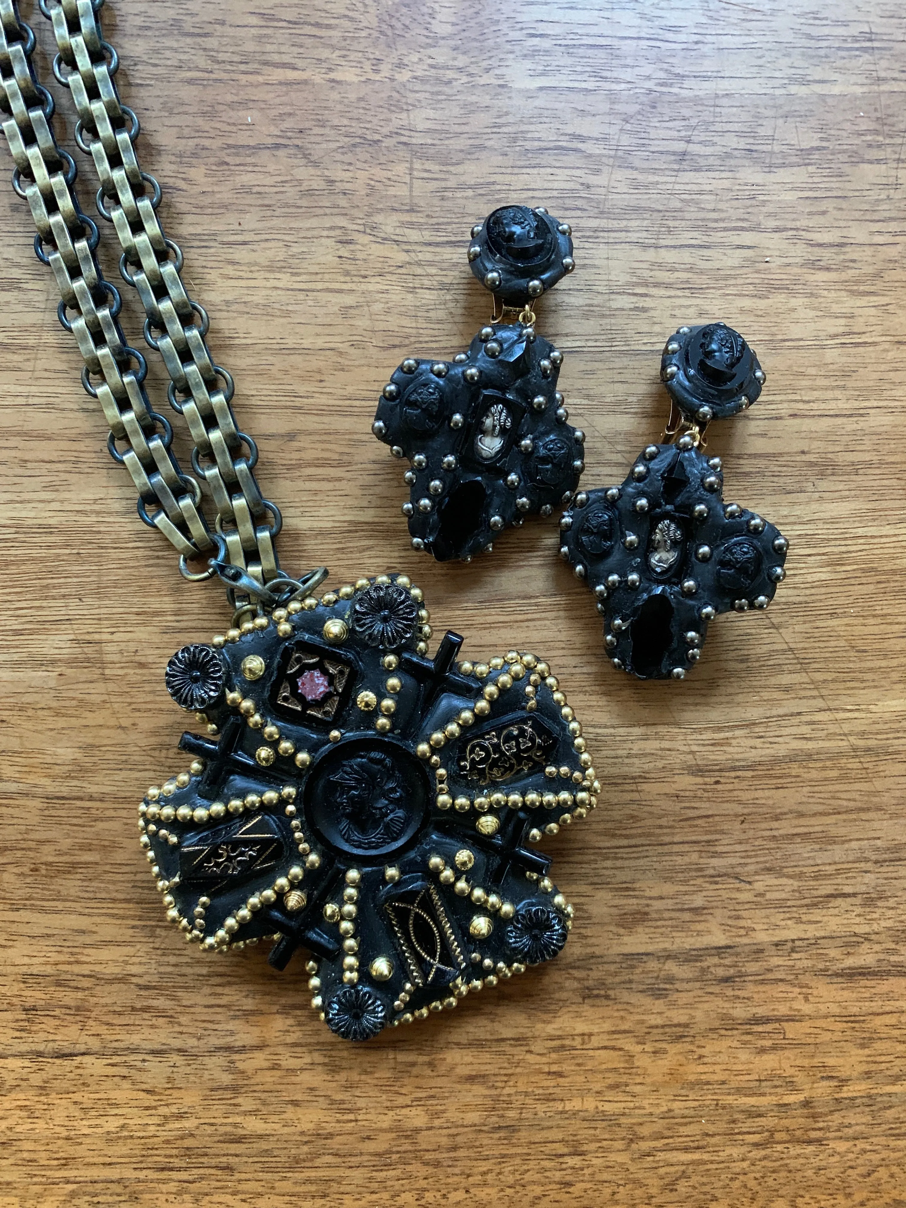 MINADEO JET &amp; ONYX CROSS EARRINGS