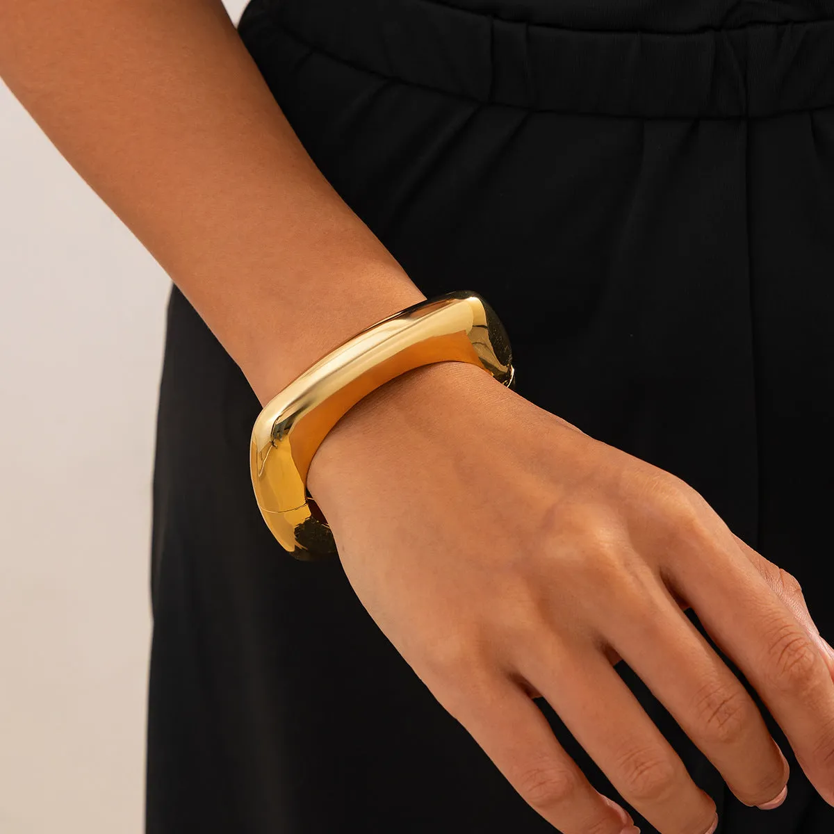 Minimalist Curve Finish Square Bracelet JLTB0652