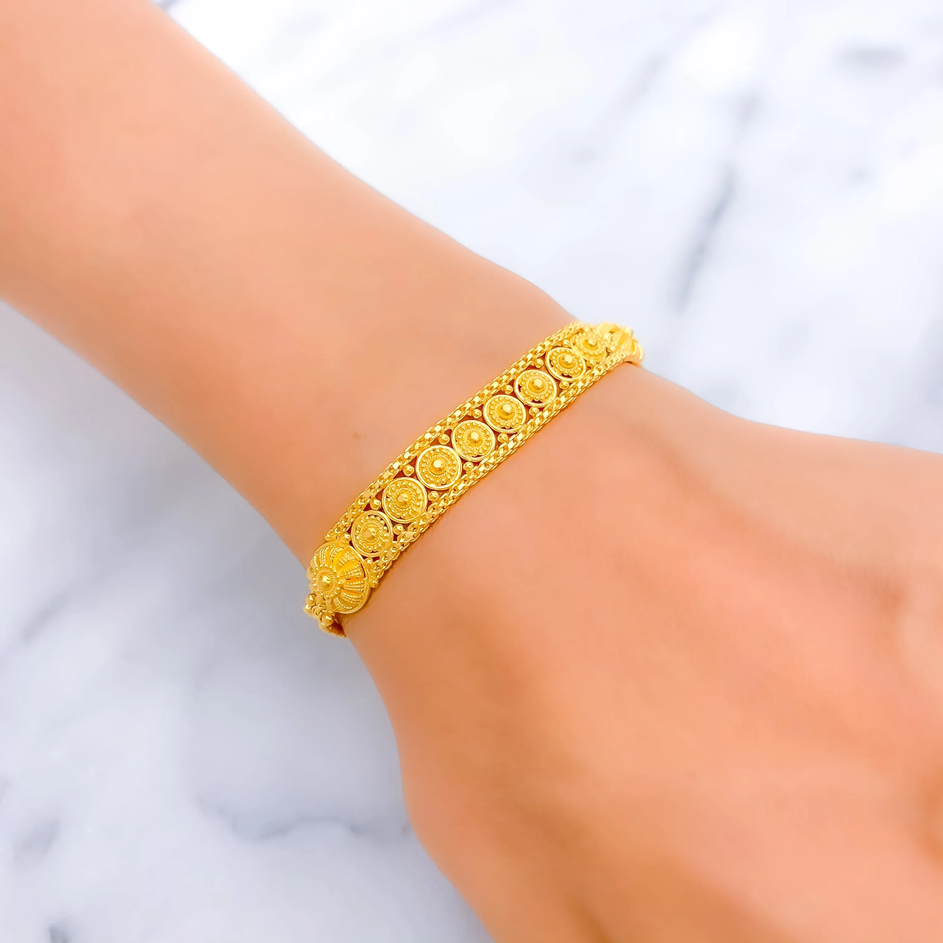 Minimalist Everlasting 22k Gold Graceful Bracelet