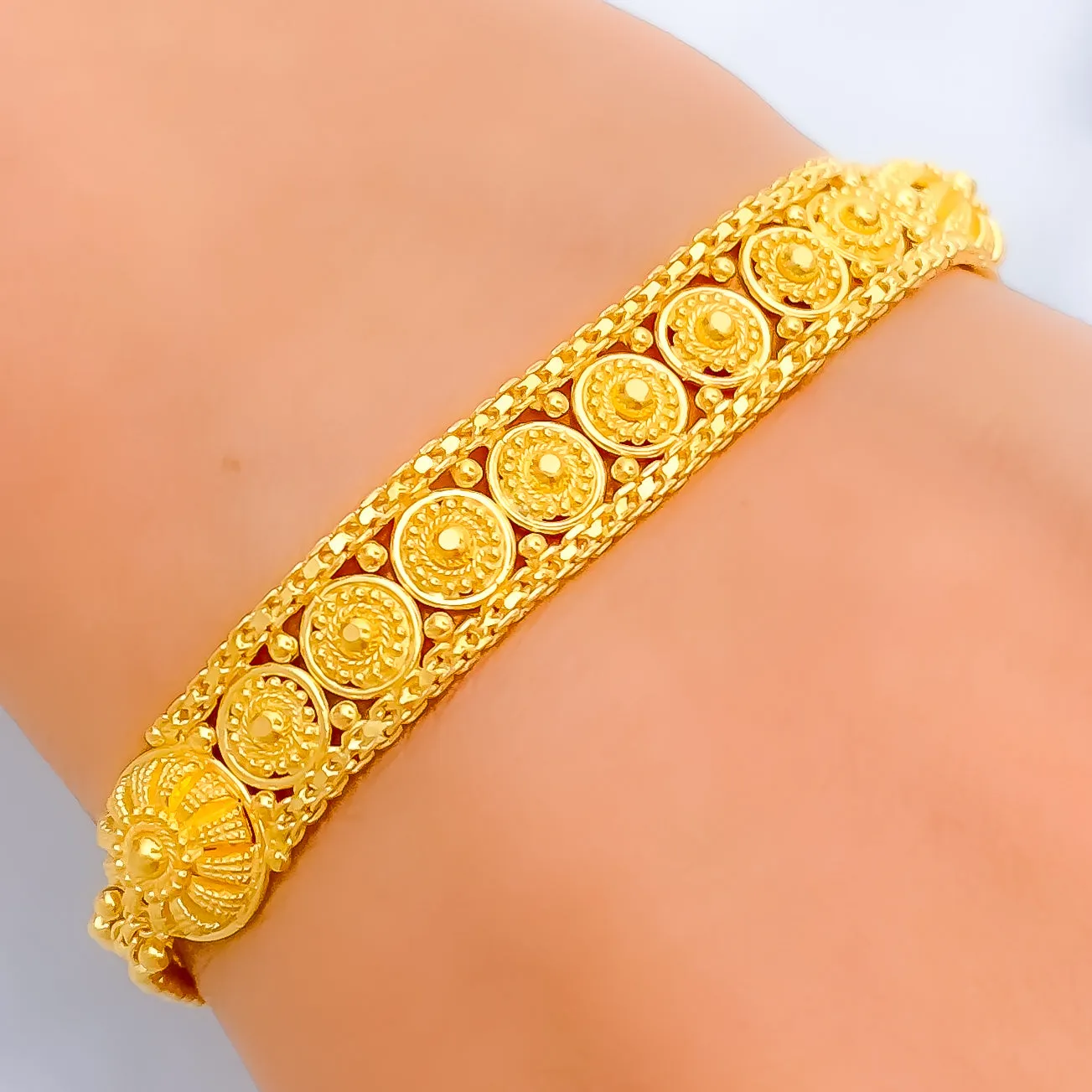 Minimalist Everlasting 22k Gold Graceful Bracelet