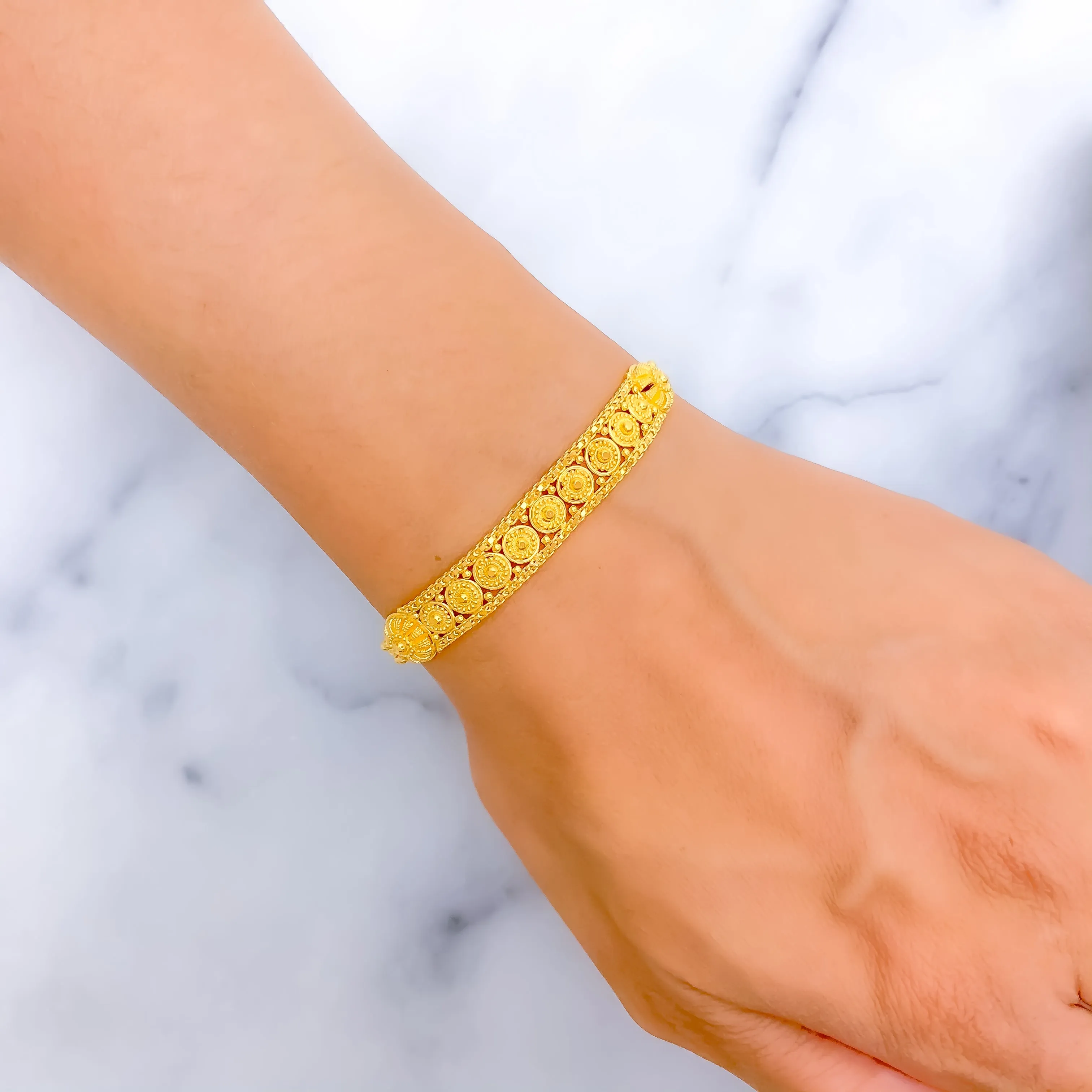 Minimalist Everlasting 22k Gold Graceful Bracelet