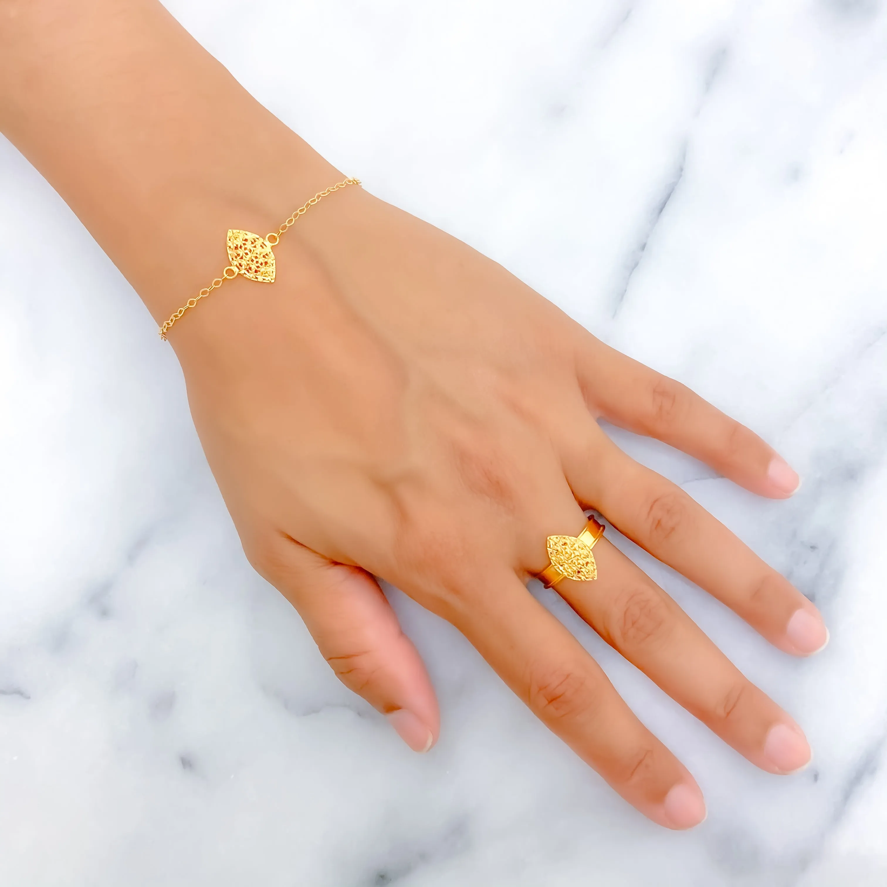 Minimalist Meshed Marquise 21k Gold Bracelet W / Matching Ring