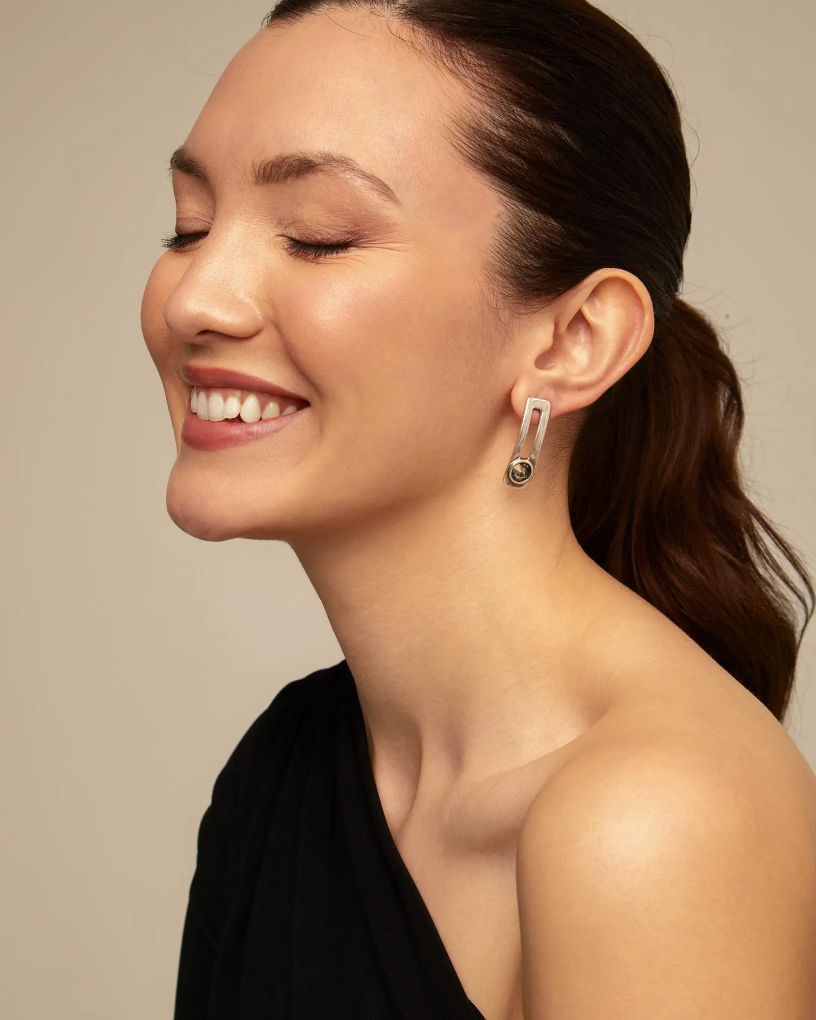 On My Own earrings, silver/grey