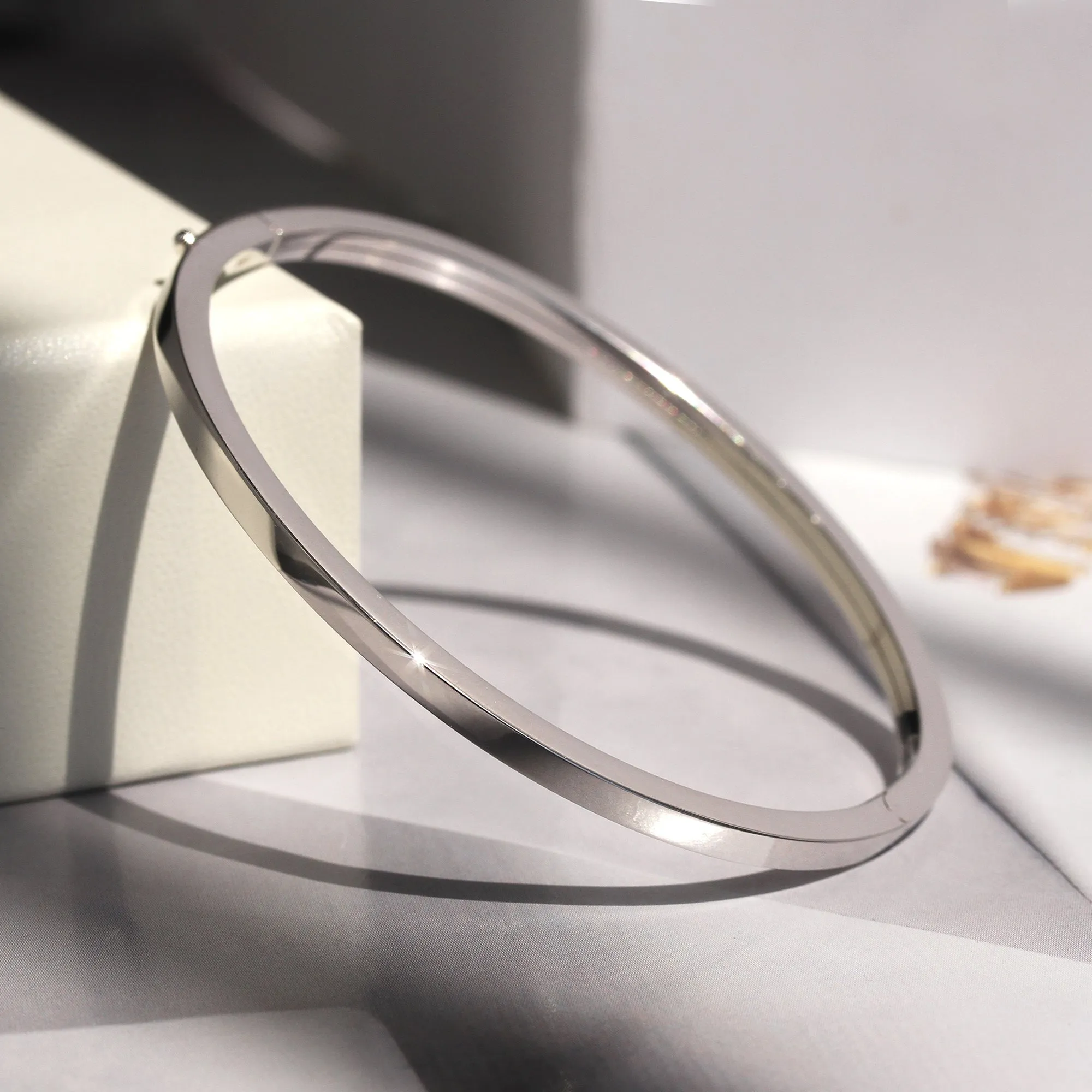 Puffed Shine Gold Bangle