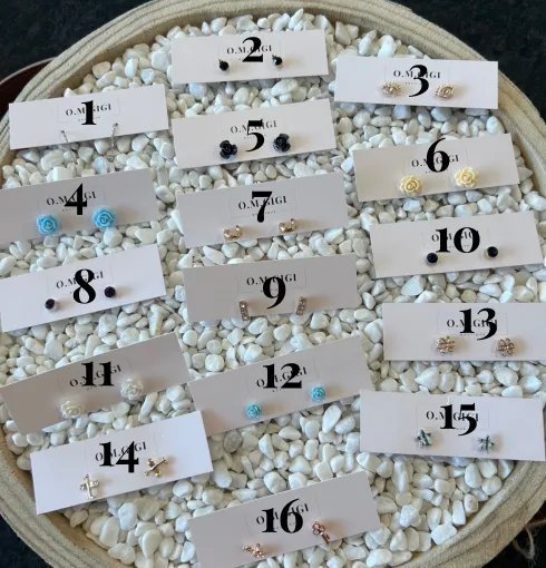 STUD EARRINGS // 16 STYLES