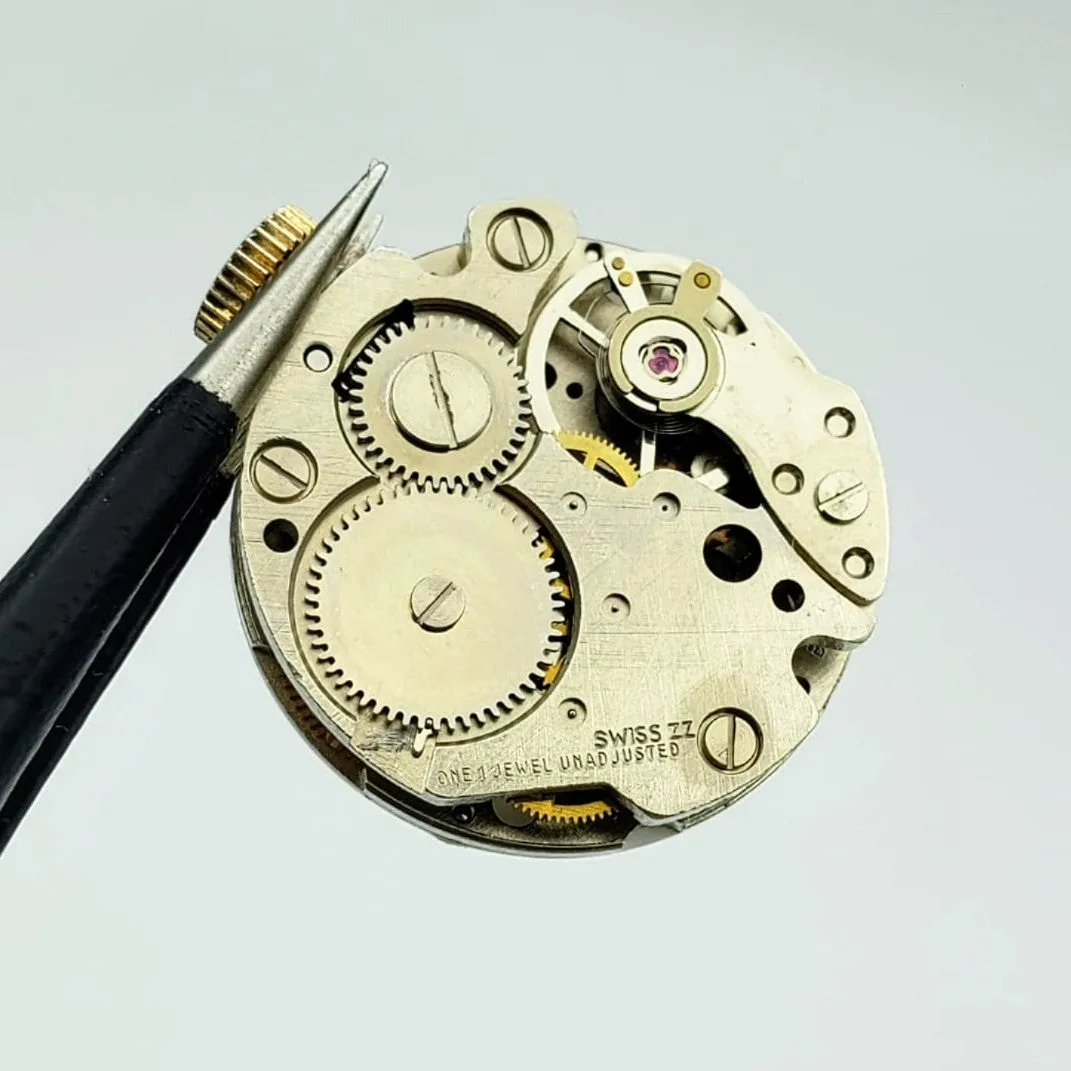 Vintage LUCERNE Mystery Dial Wristwatch Swiss Caliber Baumgartner 911 Very Neat Watch