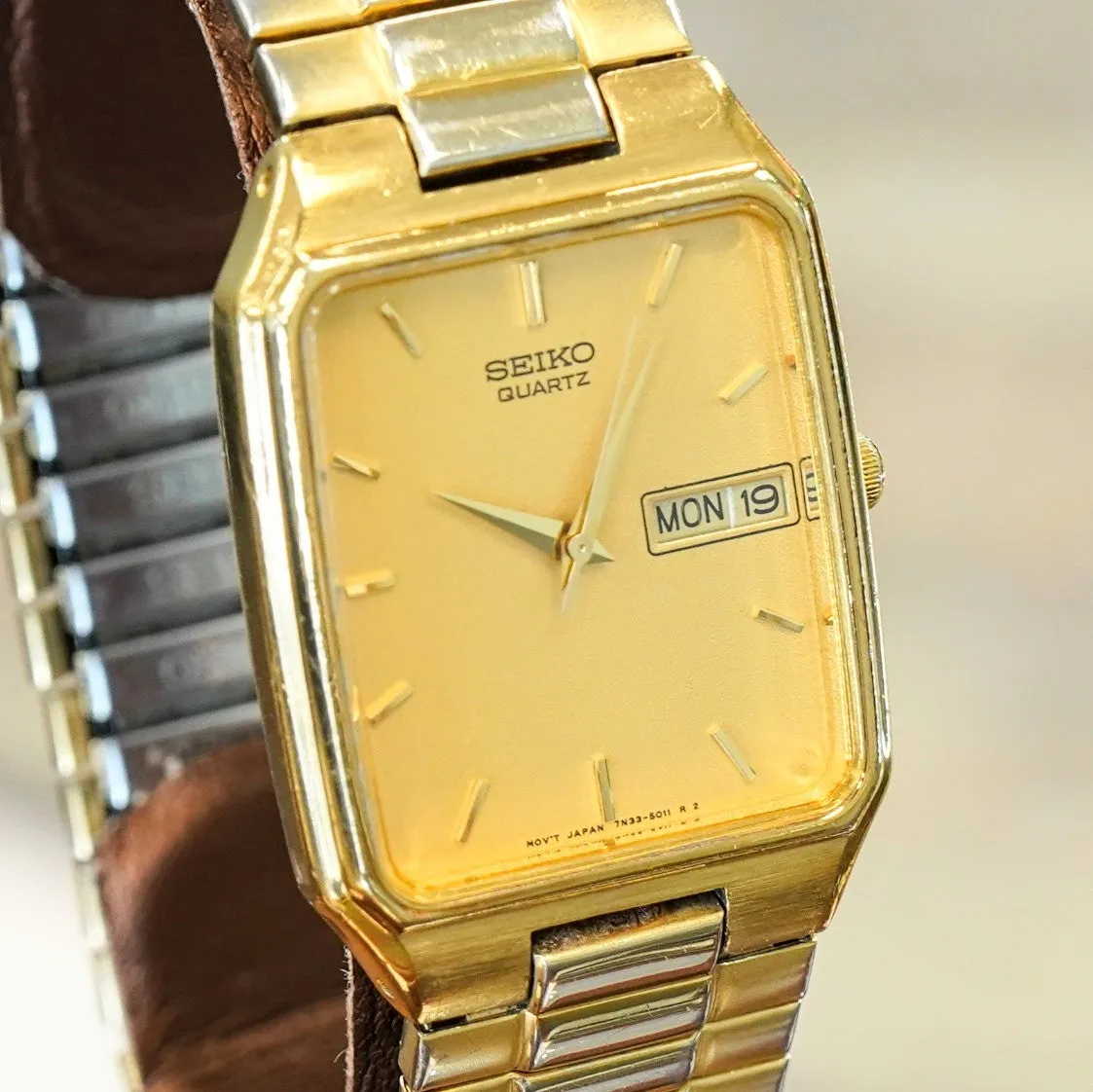 Vintage SEIKO Quartz Day/Date -  7N33-5028 Original Seiko Flex Bracelet Vintage Wristwatch