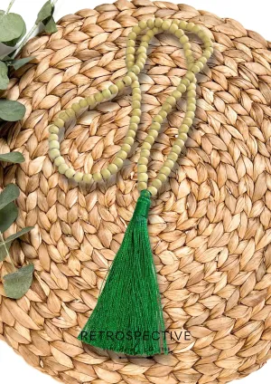 Wooden bead and tassel necklace [Emerald]
